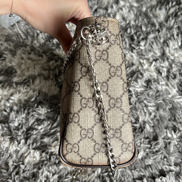 AUTHENTIC GUCCI - Picture 6 of 9